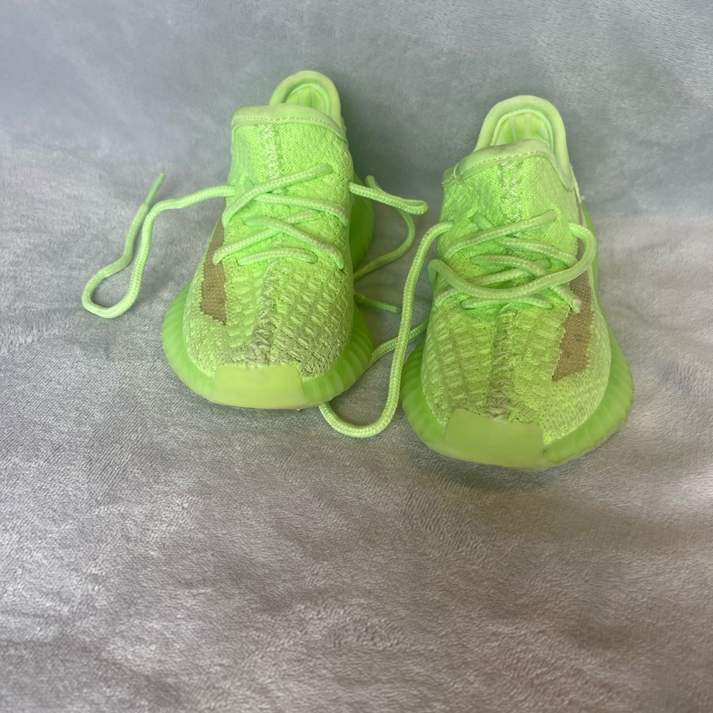 Little boy yeezy sneakers size 7.5